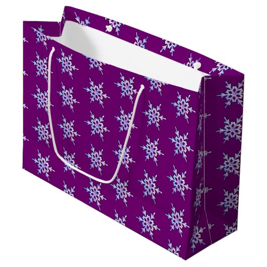 Schneeflocke auf Amethyst lila Große Geschenktüte (Vorderseite Schrägansicht)