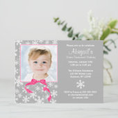 Schneeflocke-Bogen-Winter Onederland Einladung (Stehend Vorderseite)