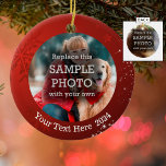Schneeflocke und weiße Sterne auf rotem, zweiseiti Keramik Ornament<br><div class="desc">Entwerfen Sie Ihren eigenen Sake oder Geschenkschmuck mit zwei Fotos auf diesem zweiseitigen Keramik-Ornament mit einem roten Hintergrund mit einem Schneeflocken und weißen Sternen und einem Ort, um Ihren personalisierten Text auf der Vorderseite hinzuzufügen. Ändern, Hinzufügen oder Löschen des Textes nach Wunsch. Der Schriftart kann durch Anklicken des Tab CUSTOMIZE...</div>