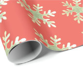 Schneeflocken am Roten Weihnachtsfeiertag Geschenkpapier (Rolleneckpunkt)