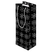 Schneeflocken auf Black Elegante Personalisiert Geschenktüte Für Weinflaschen (Rückseite Schrägansicht)