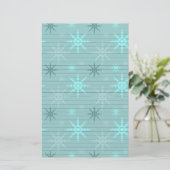 Schneeflocken auf Blau Briefpapier (Stehend Vorderseite)