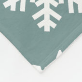 Schneeflocken auf Blau, Weihnachtsbäume in einem B Fleecedecke (Ecke)