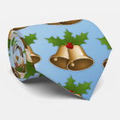 Schneeflocken auf dem Winterhimmel und der Weihnac Krawatte (Gerollt)