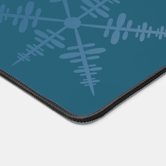 Schneeflocken auf der dunkelblauen Schreibmatte Schreibtischunterlage (Ecke)