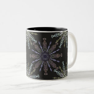 Schneeflocken auf Dunkelheit. Zweifarbige Tasse
