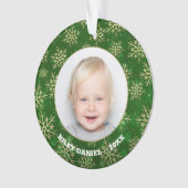 Schneeflocken auf grünem Foto Akryllisch Ornament (Vorderseite)