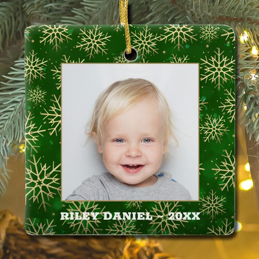 Schneeflocken auf grünem Foto Keramikornament