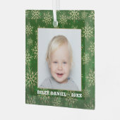 Schneeflocken auf grünem Foto Ornament Aus Glas (Vorderseite links)