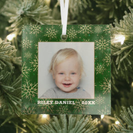 Schneeflocken auf grünem Foto Ornament Aus Glas