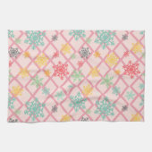 Schneeflocken auf rosa Untergrund mit Trellis Küchentuch (Horizontal)