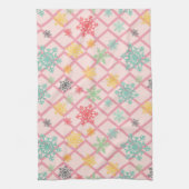 Schneeflocken auf rosa Untergrund mit Trellis Küchentuch (Vertikal)