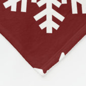 Schneeflocken auf Rot, VIbes of Christmas in einem Fleecedecke (Ecke)