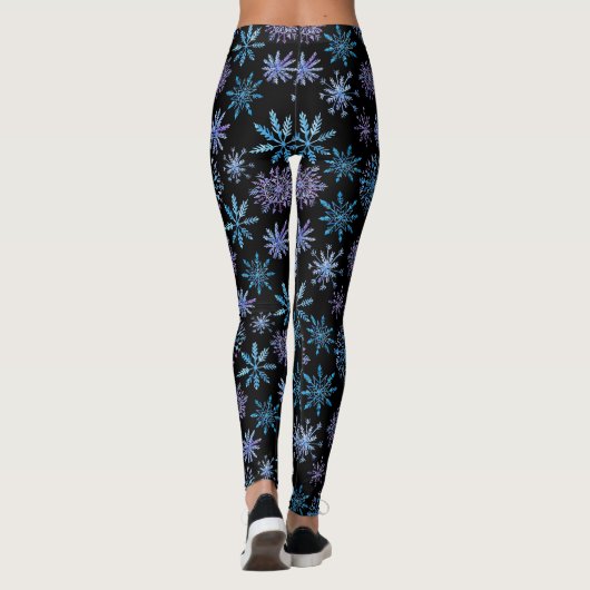 Schneeflocken auf schwarzen Leggings (Rückseite)