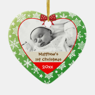 Schneeflocken auf Verzierung des grünen Babys Keramikornament