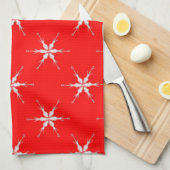 Schneeflocken aus Glas im roten Hintergrund Handtuch (Viertel Falte)