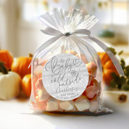 Schneeflocken Baby Es ist kalt draußen graue Babyd Runder Aufkleber