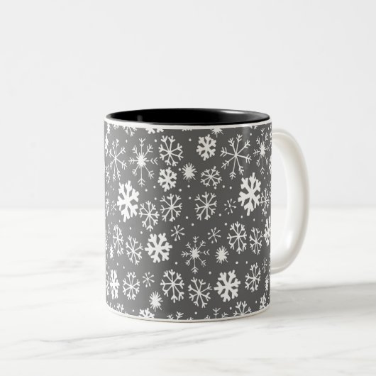Schneeflocken Blizzard mit silbergrauem Hintergrun Zweifarbige Tasse (VorderseiteRechts)