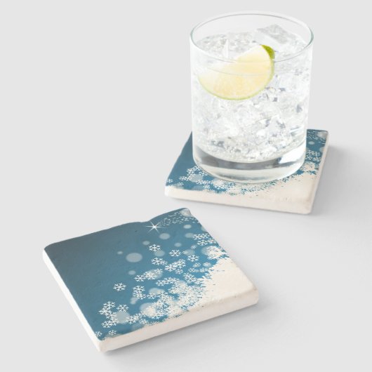 Schneeflocken fallen an blauen Weihnachten Steinuntersetzer (Seitenansicht)