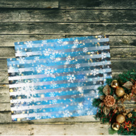 Schneeflocken Glitzern und Lichter auf blauen Stre Seidenpapier