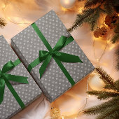 Schneeflocken, graue Blätter