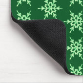 Schneeflocken, hellgrüne Kristalle auf dunkelgrün Mousepad (Ecke)