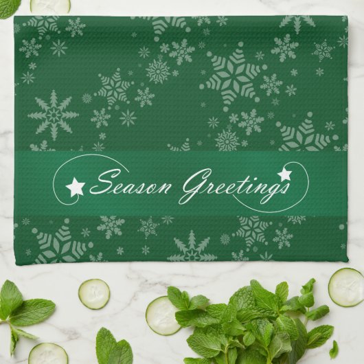 Schneeflocken im grünen Hintergrund Geschirrtuch (Gefaltet)