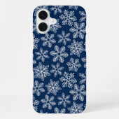 Schneeflocken in dunkelblau iPhone hülle (Rückseite)