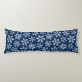 Schneeflocken in dunkelblau seitenschläferkissen (Vorderseite)