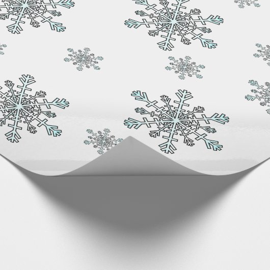 Schneeflocken in Silberweiß und Blau in Weiß Geschenkpapier (Ecke)