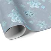 Schneeflocken in staubigem Blau Geschenkpapier (Rolleneckpunkt)