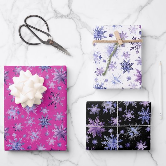 Schneeflocken lila geschenkpapier set (Vorderseite)
