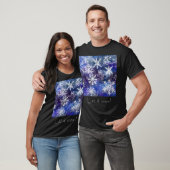 Schneeflocken mit blauem Hintergrund T-Shirt (Unisex)