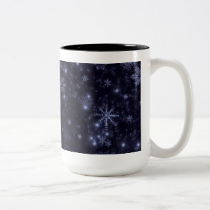 Schneeflocken mit blauem Hintergrund Zweifarbige Tasse