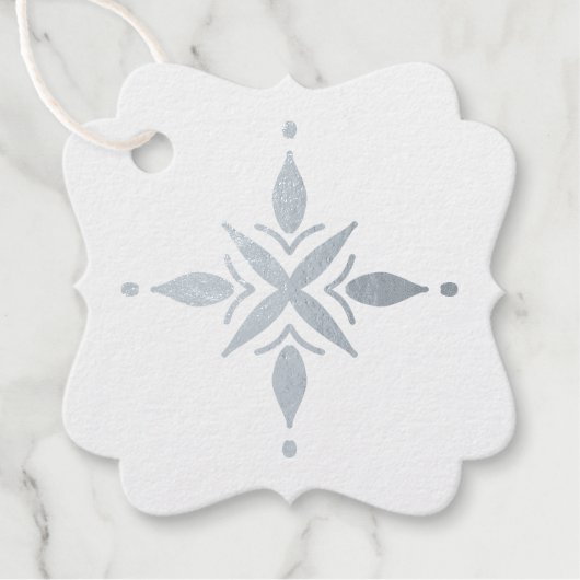 Schneeflocken mit Blütenblättern Geschenkanhänger (Vorderseite)