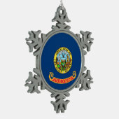 Schneeflocken mit der Flagge von Idaho Zinn-Ornament (Links)