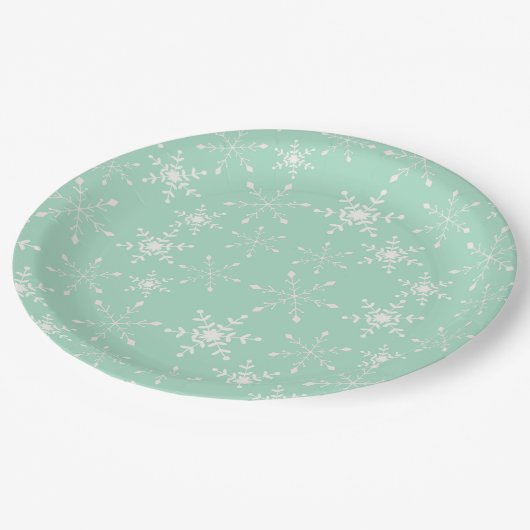 Schneeflocken mit hellgrünem Hintergrund Pappteller (Schrägansicht)