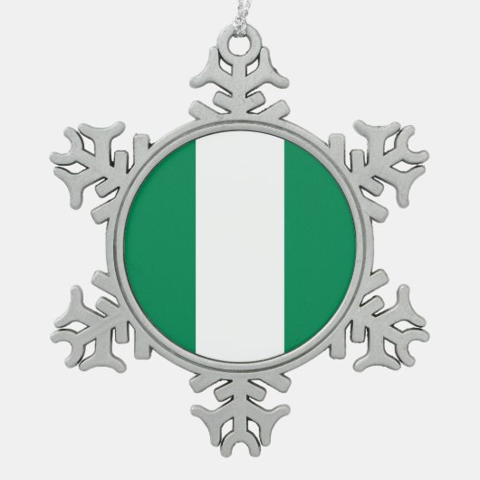 Schneeflocken mit nigerianischer Flagge Schneeflocken Zinn-Ornament (Vorderseite)