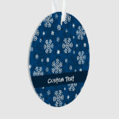 Schneeflocken Muster auf blau Ornament (Vorderseite)