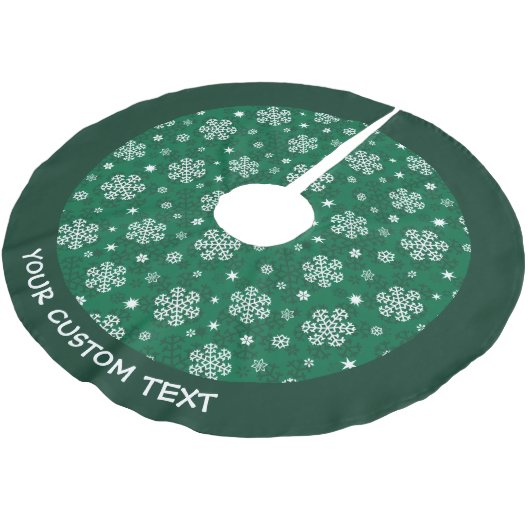 Schneeflocken Muster auf Cadmium Green Polyester Weihnachtsbaumdecke (Schrägansicht)