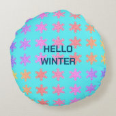 Schneeflocken Muster Hallo Winter Typografie Blau Rundes Kissen (Rückseite)