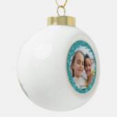 Schneeflocken } Personalisiertes Foto Keramik Kugel-Ornament (Links)