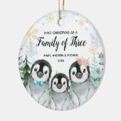 Schneeflocken Pinguin 1. Weihnachten als Familie v Keramik Ornament (Links)