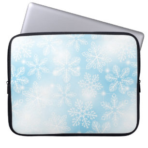 Schneeflocken und blaue Lichter Laptopschutzhülle