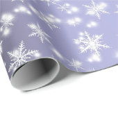 Schneeflocken und Glitzern über L Lila Geschenkpapier (Rolleneckpunkt)
