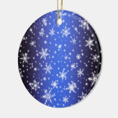 Schneeflocken und Glitzern über Navy Blue Light Keramik Ornament (Links)