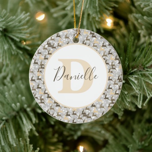 Schneeflocken und Hirsche, personalisierte Keramik Ornament (Baum)