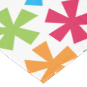 Schneeflocken und Pinguine Winterferien Tischdecke (Schrägansicht)