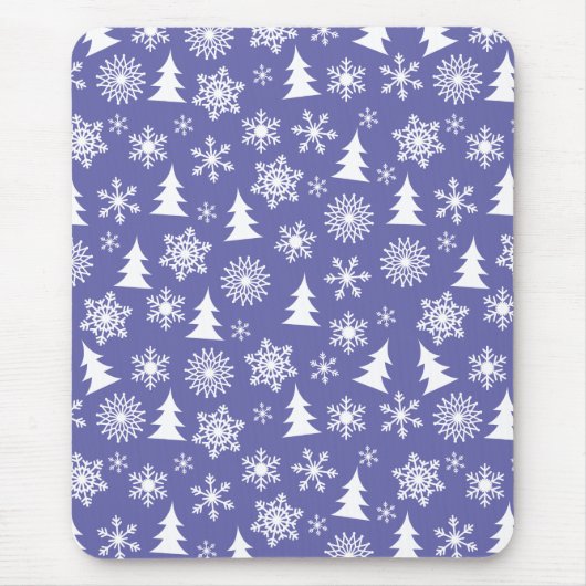 Schneeflocken und Pinienbäume Mousepad (Vorne)