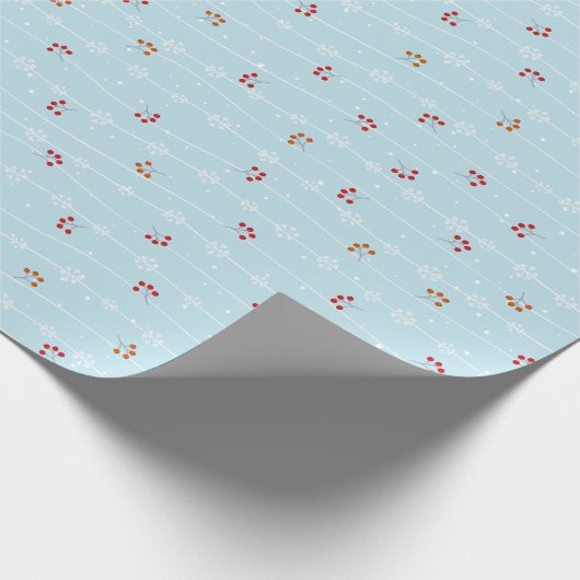 Schneeflocken und rote Beeren Wintermuster sherpa Geschenkpapier (Ecke)